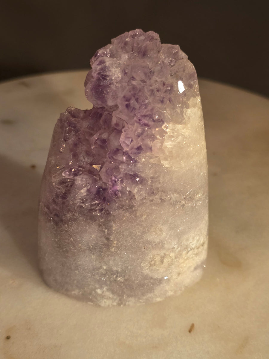 Amethyst cut-base freeform 8.5cm, 288g, from Brazil – front view with lavender crystal cluster