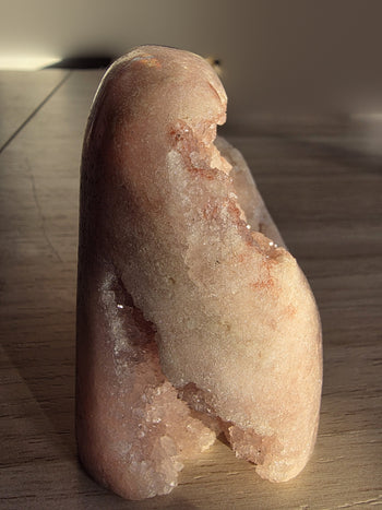 Pink amethyst geode freeform 351g, side view showing druzy opening