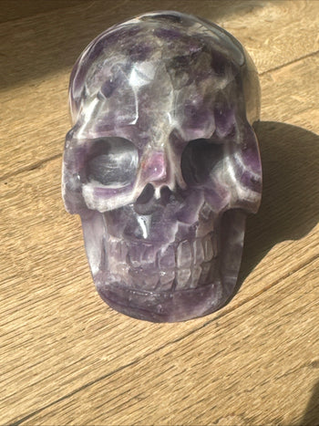 Deep purple amethyst skull carving 805g, detail view